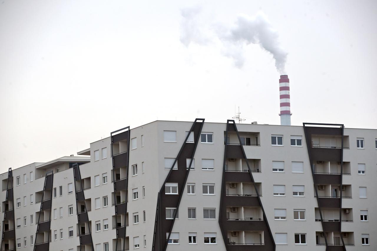 Zagreb: Stanovi u novoizgrađenoj zgradi u blizini su toplane i dimnjaka koji svakodnevno ispušta veliku količinu dima