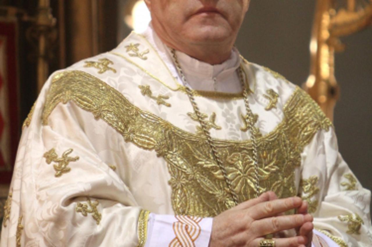 '25. 12. 2009, Zagreb; Hrvatska - U prepunoj zagrebackoj katedrali Josip Bozanic je odrzao misu tocno u ponoc (polnocku).  Photo: Goran Jakus/PIXSELL'