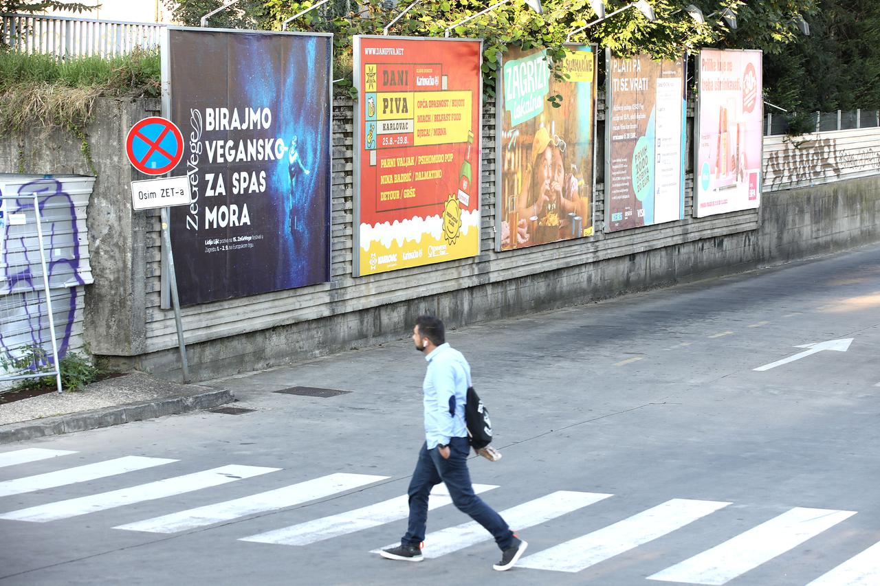 Zagreb: Klub neovisnih zastupnika traži uvrštavanje izvješća o postavljanju plakata, reklama i panoa na sjednicu Gradske sklupštine