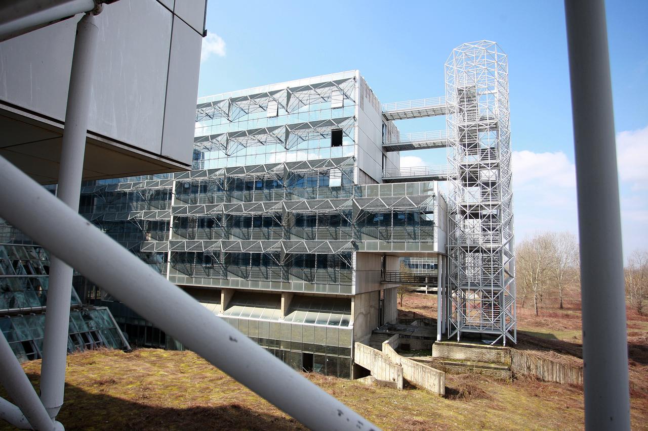  Trebala je biti najmodernija bolnica, a danas je tek ruina