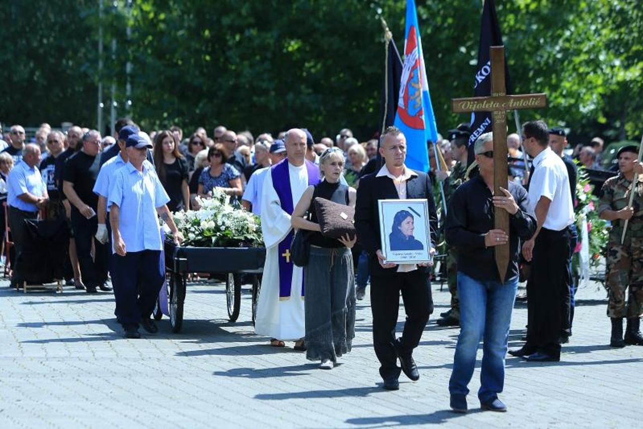 vijoleta antolić