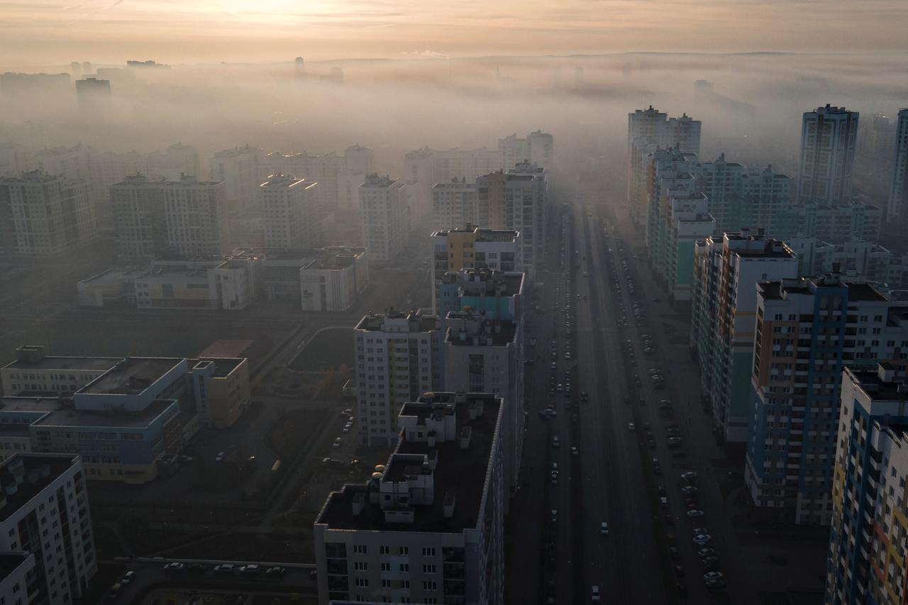 Yekaterinburg is blanketed by smog from peat fire