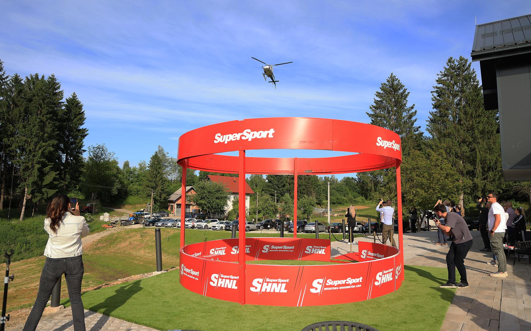 Helikopter je krenuo prema Rijeci koja je s 2:0 pobijedila Slaven Belupa.