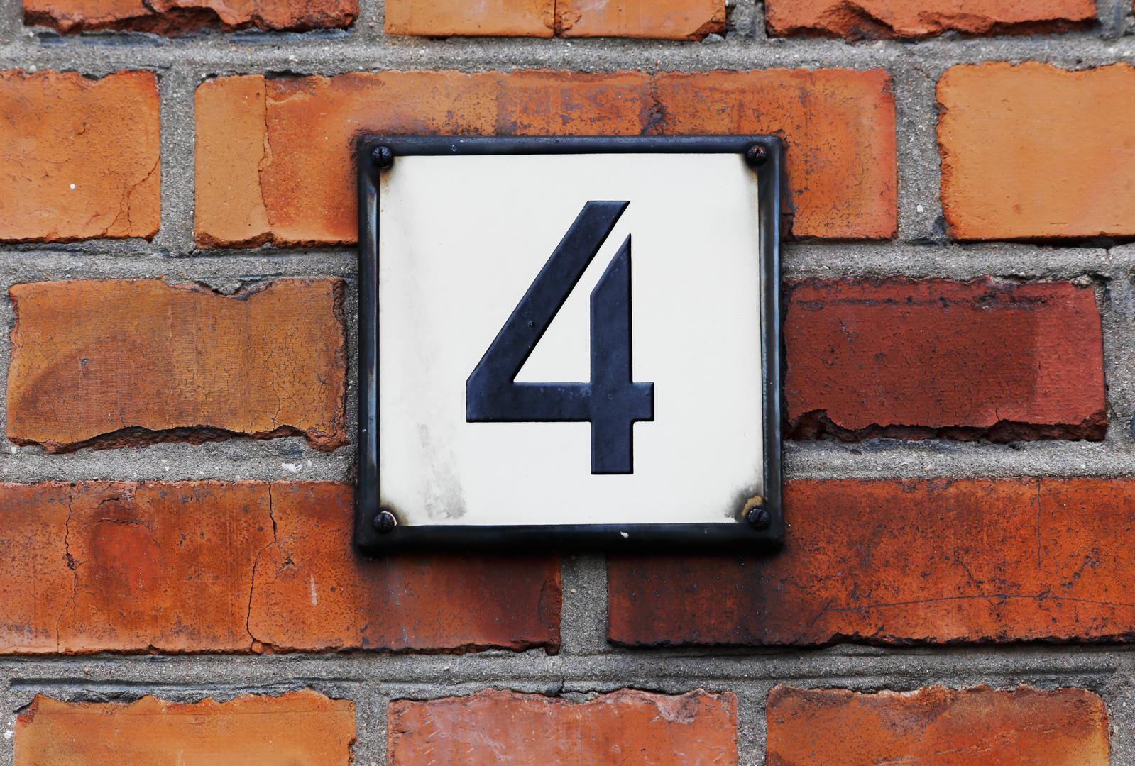 Kućni broj 4 – Mir strukture: Pouzdanost i stabilnost žive između ovih zidova. Broj četiri stvara prostor s čvrstim temeljima. Svaki kut ima svoju svrhu, a svaki dan osjeća ritam reda. Ovdje mir nije pasivan – on je snažan i usmjeren.