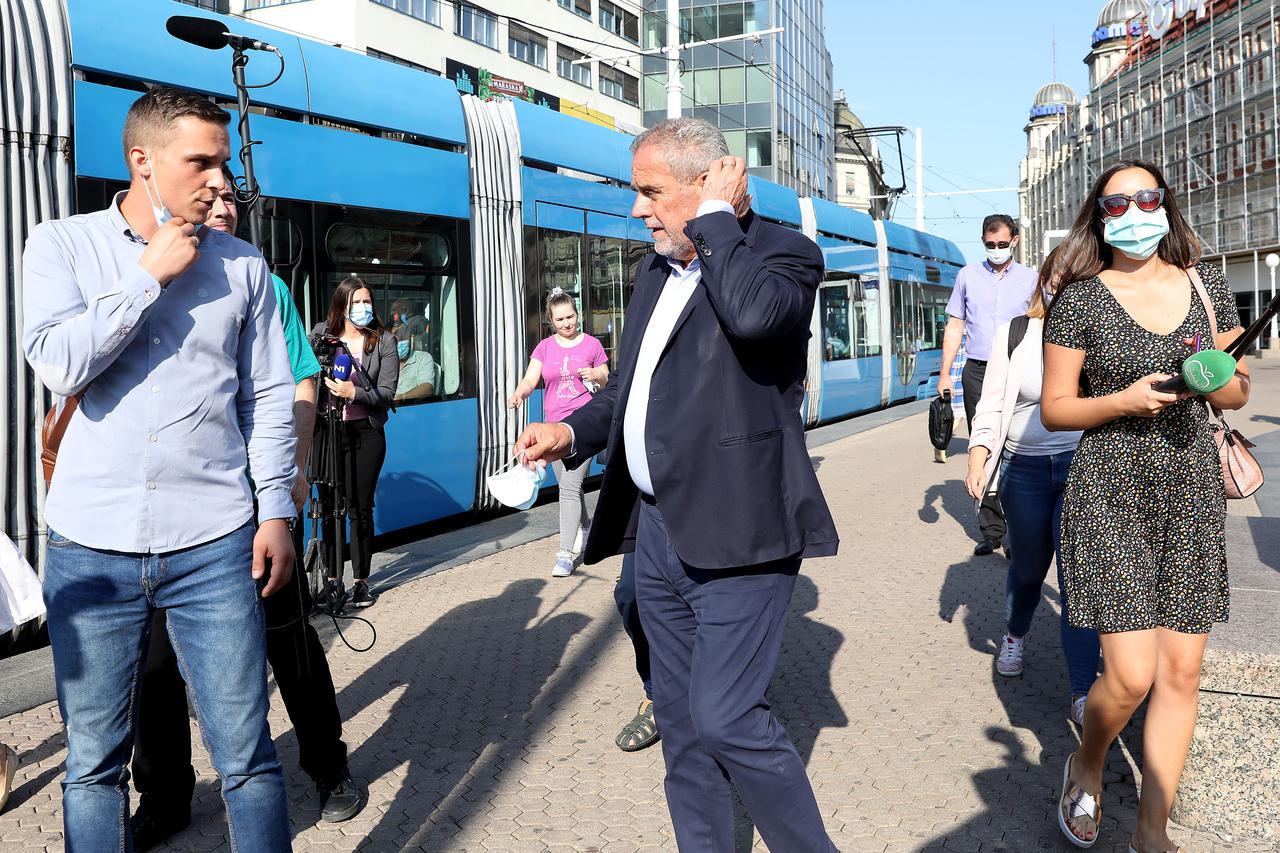Zagreb: Nakon potresa centrom grada počeli voziti tramvaji, a Bandić se vozio jedanaesticom