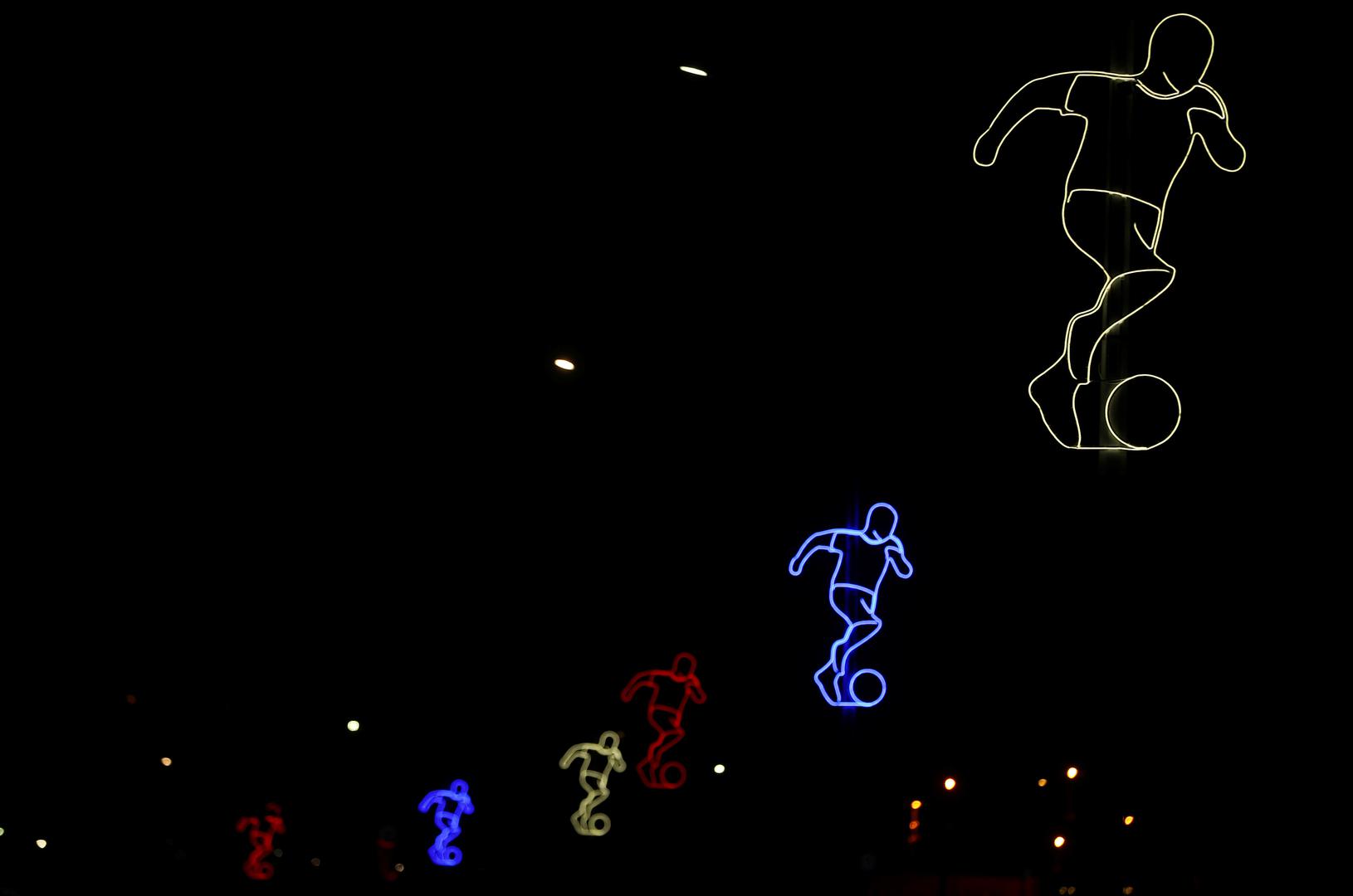 Ljubitelji zviždanja bit će iznenađeni kad doznaju da se u Rusiji to ne radi u kući. Zviždite li u kući, smatra se da nećete imati novca.

